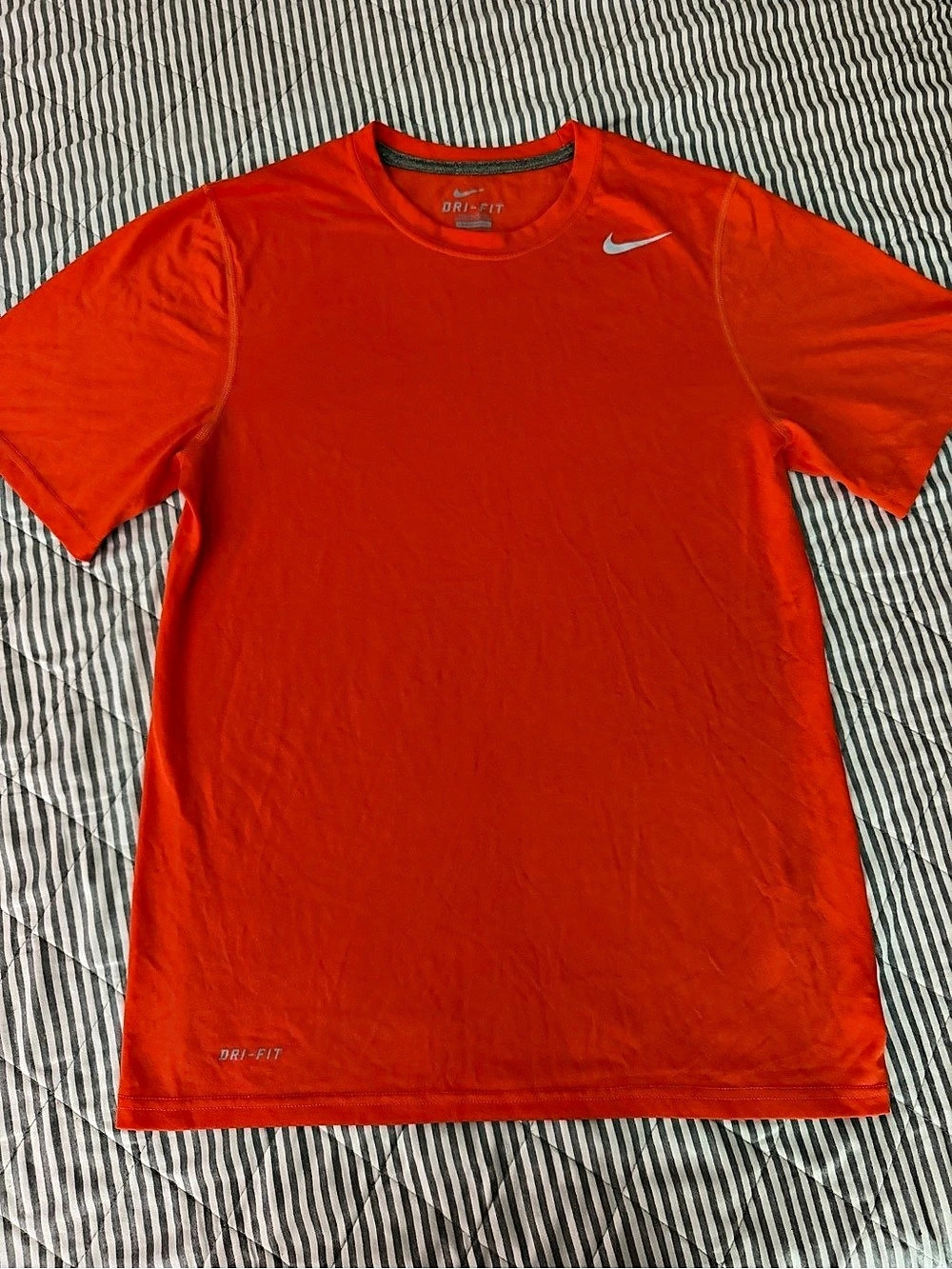 Nike Dri-FIT Legend Short Sleeve Tee Orange Small